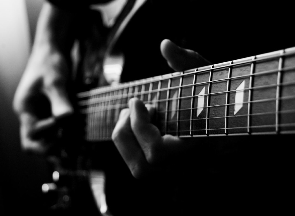 B&W hands on guitar