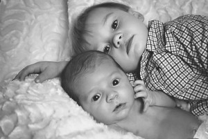 brothers-990692_640