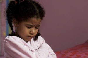 child praying girl